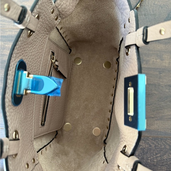 VALENTINO GARAVANI
Rockstud Leather Shoulder Bag - Picture 13 of 13